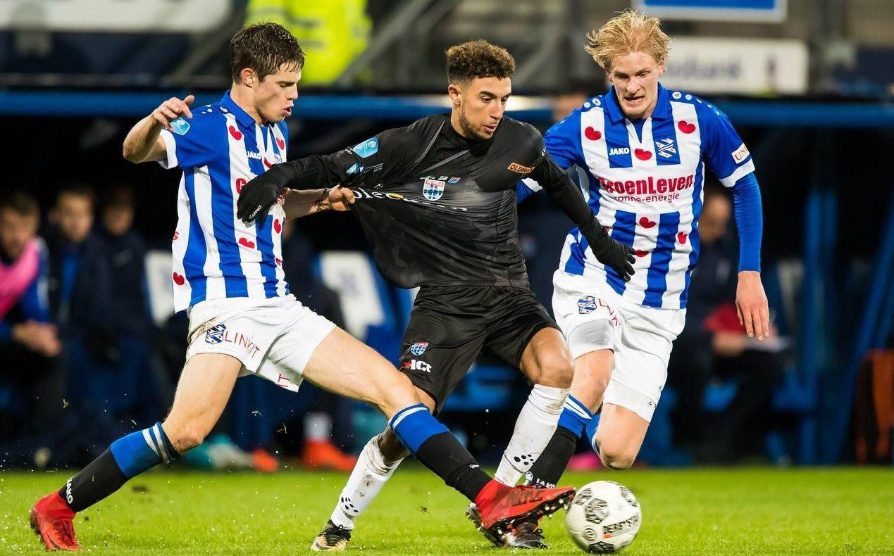 现出极强的 现出极强的